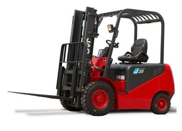 Le C.A. conduisent le chariot élévateur à piles, chariot élévateur électrique de 4 roues capacité de levage de 2,5 tonnes fournisseur
